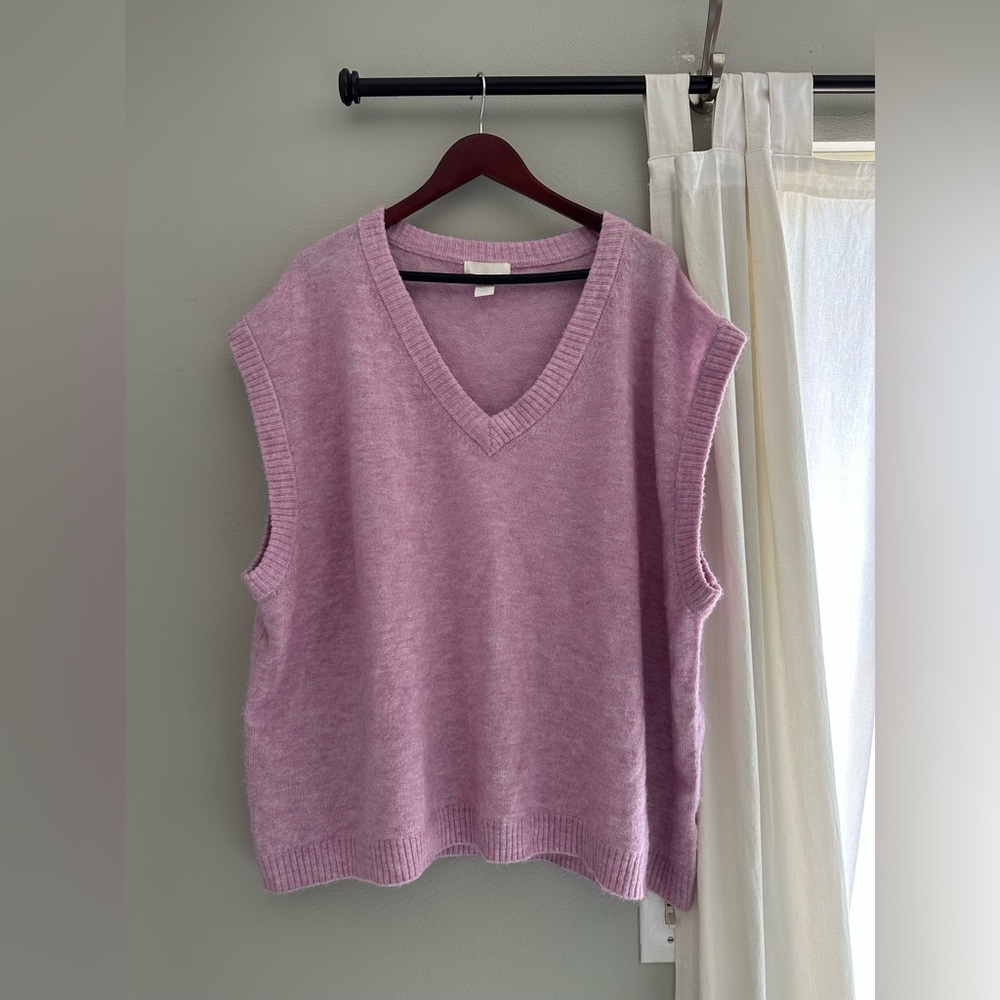 H&M pink sweater vest